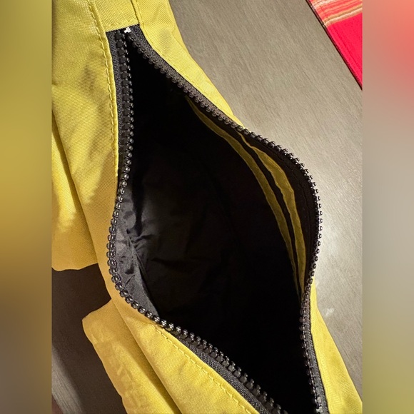 BAGGU cargo shoulder bag in lemongrass - Picture 2 of 7